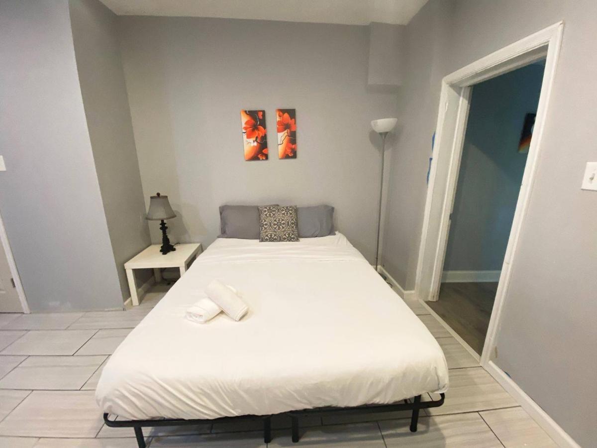 1st Floor Studio Near Airport With Small Kitchenette Apartment *