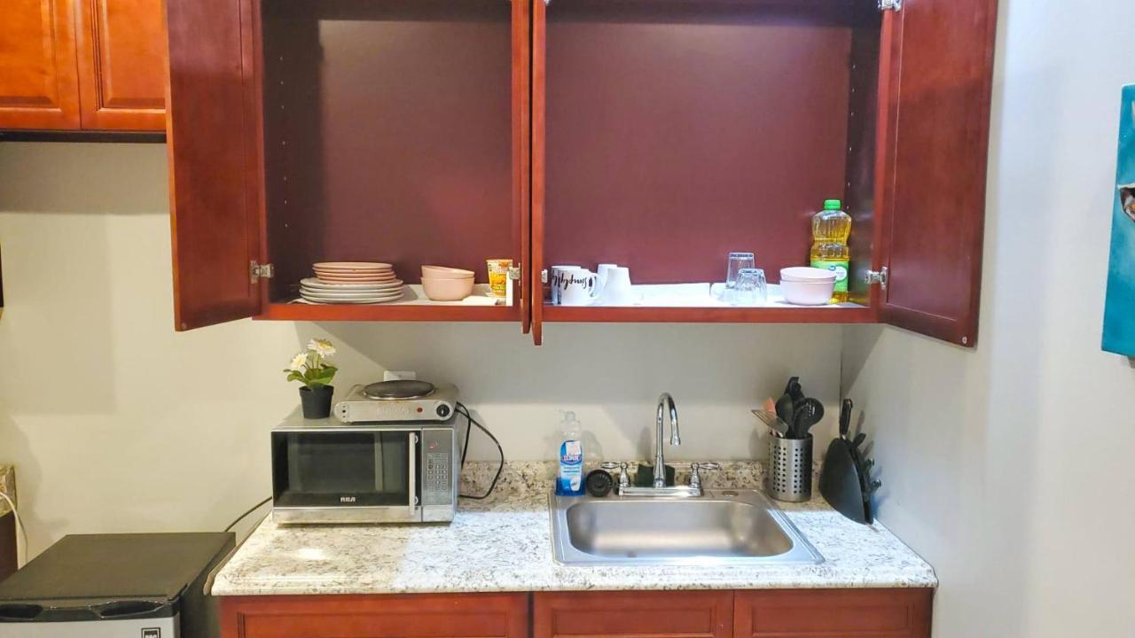 1st Floor Studio Near Airport With Small Kitchenette Apartment Philadelphia