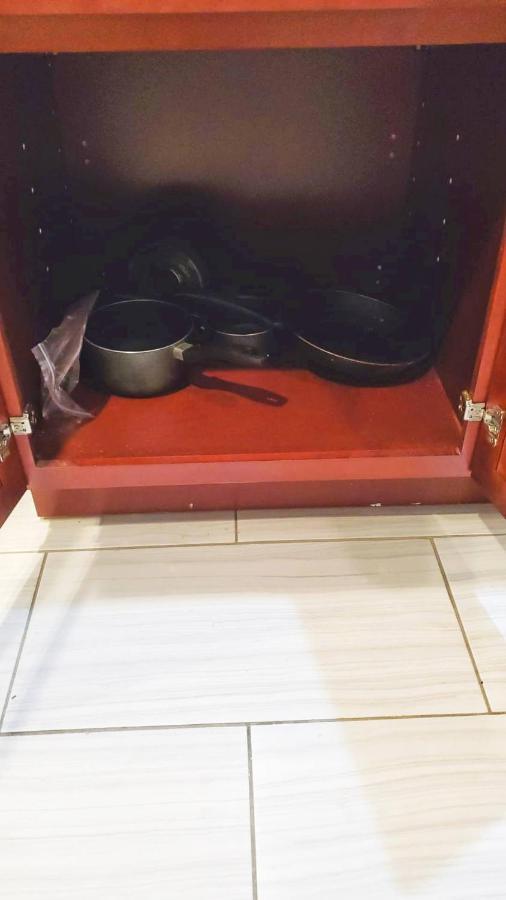 1st Floor Studio Near Airport With Small Kitchenette